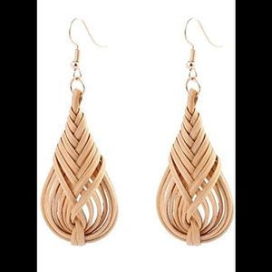 Lightweight bohemian rattan knit dangle earrings.